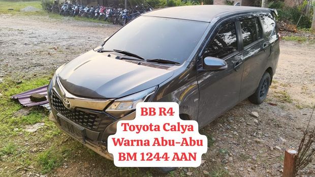 Bareskrim Polri menangkap dua orang kurir yang membawa narkoba jenis ganja di Rokan Hulu (Rohul), Riau. Ganja seberat 23 kg disita dari kedua kurir. (dok Polri)