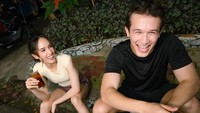 Arya Vasco yang belum lama menghadiri resepsi nikah El Rumi ditanya terkait rencana menyusul untuk meminang Cinta Laura. Ia pun memberi jawaban. (Foto: dok Instagram claurakiehl)