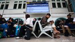 Dampak Kecelakaan KA, Penumpang Menumpuk di Stasiun Pasar Senen