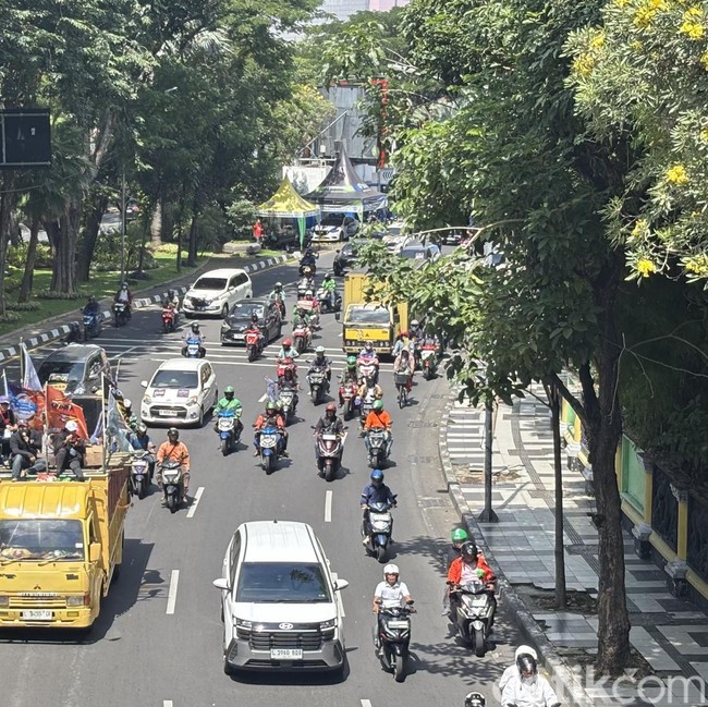 Demo Ojol Sempat Bikin Macet Jalanan Surabaya