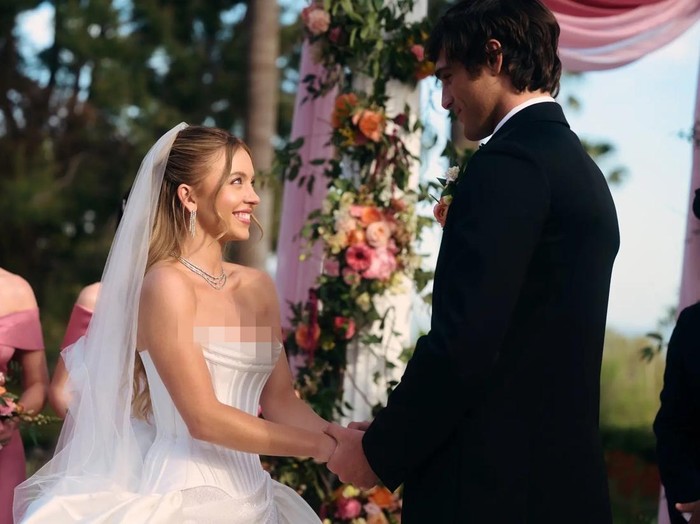 Detail gaun pernikahan Sydney Sweeney di Euphoria Season 3.