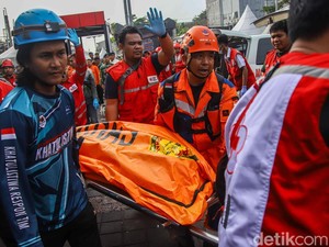 Korban Tewas Tabrakan KA Argo Bromo Angrek Vs KRL di Bekasi Jadi 14 Orang