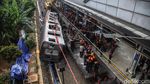 Evakuasi KRL Ringsek di Bekasi Ditarget Tuntas Hari Ini
