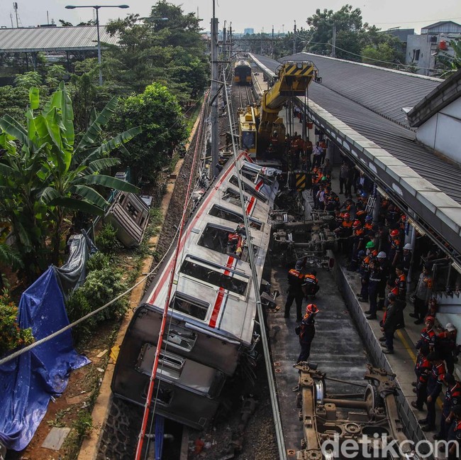 Evakuasi KRL Ringsek di Bekasi Ditarget Tuntas Hari Ini