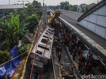 Evakuasi KRL Ringsek di Bekasi Ditarget Tuntas Hari Ini