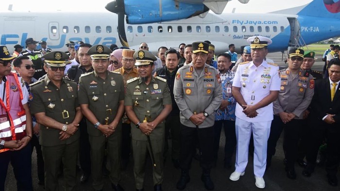 Gubernur Sulsel Andi Sudirman Sulaiman meluncurkan penerbangan perdana rute Masamba-Makassar.