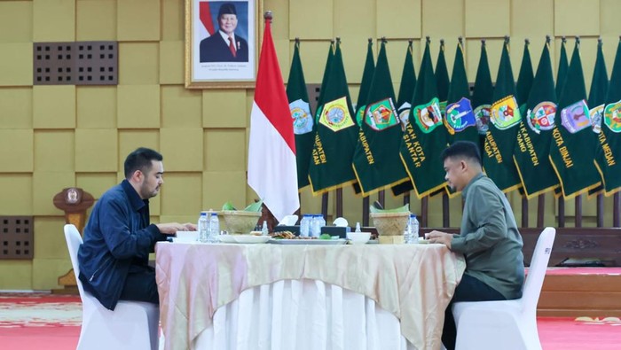 Gubsu Bobby Nasution makan malam bersama Prananda Surya Paloh. (dok. Instagram Bobby Nasution)