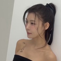 Meski memulai debut akting sejak 1996, visual Ha Ji Won tak banyak berubah, seolah tak menua. Banyak yang memuji paras cantiknya tidak sesuai dengan usia aslinya. Foto: dok. Instagram @hajiwon1023