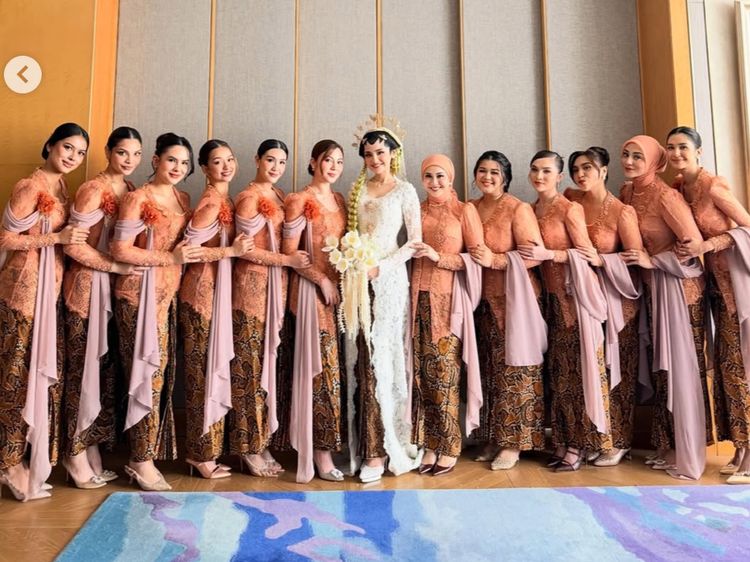 Inspirasi Kebaya Bridesmaid Dari Pernikahan El-Syifa, Dipakai Mikha Tambayong