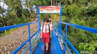 Salah satu siswa, Queenshia Muria Gusti, mengaku kini bisa berangkat sekolah dengan lebih aman.
