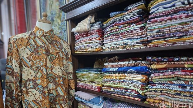 Kain tradisional Indonesia