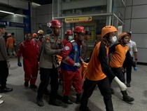3 Kantong Jenazah Korban Kecelakaan KA di Stasiun Bekasi Dievakuasi Pagi Ini