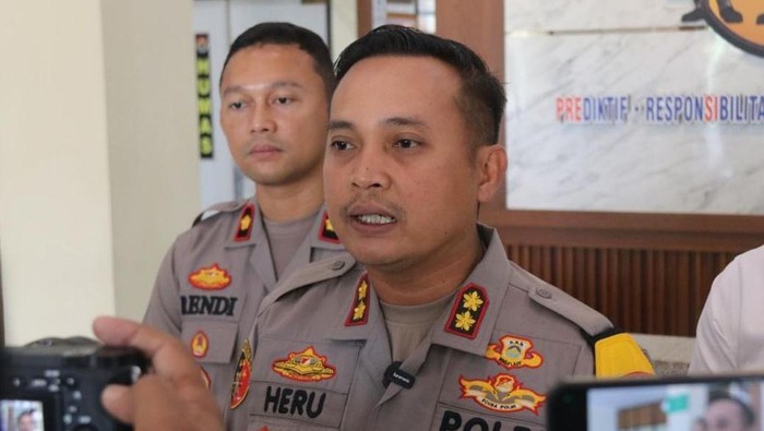 Kapolres Kudus AKBP Heru Dwi Purnomo saat ungkap kasus pemerasan PKL, Selasa (28/4/2026).