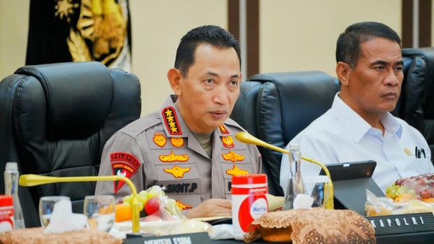 Kapolri Jenderal Listyo Sigit Prabowo hari ini memimpin Rapat Koordinasi (Rakor) Lintas Sektoral  di Rupattama Mabes Polri, Jakarta Selatan, Selasa (28/4/2026). Rakor ini digelar khusus untuk memitigasi risiko dampak eskalasi global terhadap stabilitas ekonomi dan keamanan di dalam negeri.