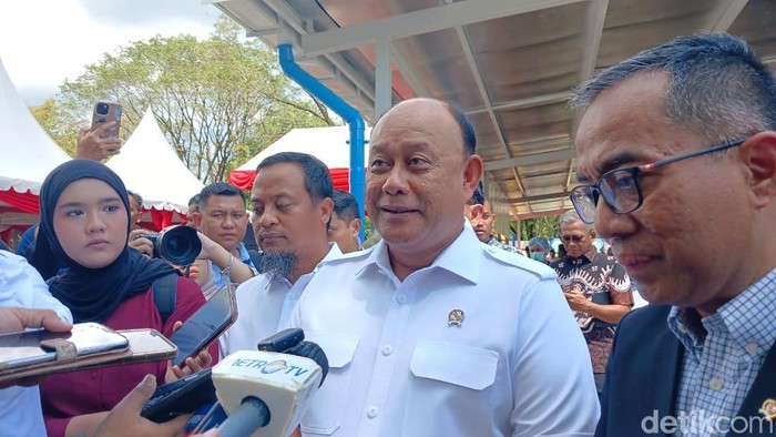 Kepala BGN Dadan Hindayana saat menghadiri U25 Leader Forum di Universitas Hasanuddin, Makassar, Selasa (28/4/2026).