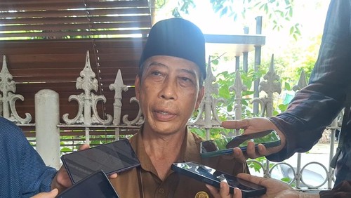 Kepala Dinas Ketahanan Pangan (DKP) Mataram, Sudirman, saat diwawancarai media massa, Selasa (28/4/2026). (Nathea Citra/detikBali)