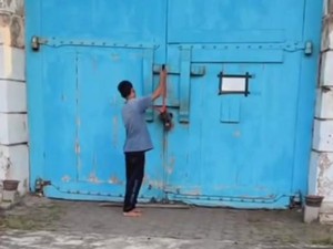 GKR Rumbay Sambat Pintu Bangsal Magangan Keraton Solo Digembok