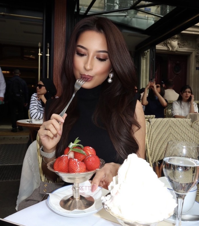 Keseruan Jennifer Coppen Masak Ayam Goreng Ketumbar hingga Steak di Belanda