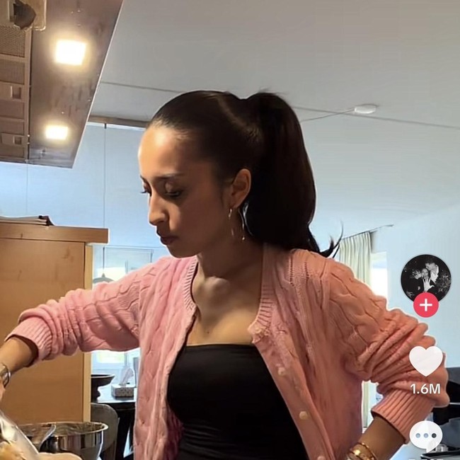 Keseruan Jennifer Coppen Masak Ayam Goreng Ketumbar hingga Steak di Belanda