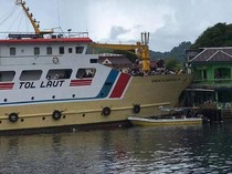 KM Sabuk Nusantara 106 Tabrak Penginapan di Banda Neira Maluku Tengah