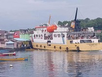 KM Sabuk Nusantara 106 Tabrak Penginapan di Malteng gegara Gangguan Mesin