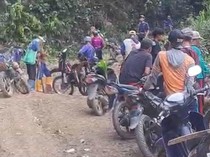 Warga Kecewa Bupati Enrekang Cuma Nyumbang Rp 2 Juta Perbaiki Jalan Rusak