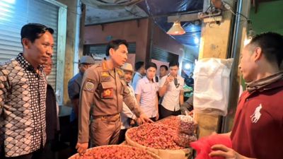 Momen Kulineran Lucky Hakim yang Dijuluki Bupati Terbaik se-Indonesia