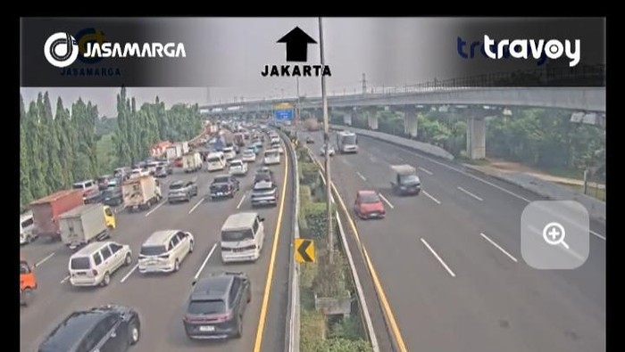 Macet di tol dari Bekasi arah Jakarta (dok. CCTV Travoy)