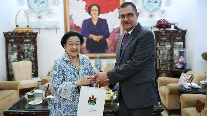 Ketua Umum PDIP Megawati Soekarnoputri menerima kunjungan Kuasa Usaha Ad Interim (KUAI) Kedutaan Besar Irak untuk Indonesi Ammar Hameed Saadallah Al-Khalid.
