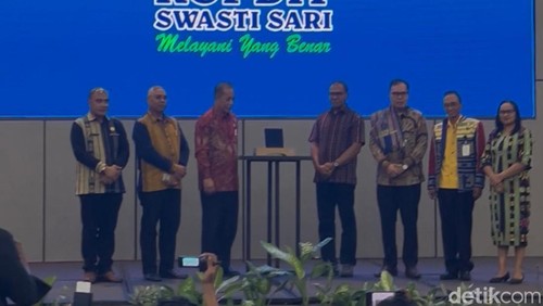 Menkop Ferry Juliantono saat membuka RAT Kopdit Swasti Sari Kupang.