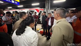 Menhub Sambangi Lokasi Kecelakaan Kereta di Bekasi, Serahkan Investigasi ke KNKT