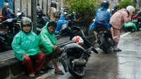 Berbagai cara dilakukan pengendara agar kendaraan dapat hidup kembali dan bisa digunakan melanjutkan perjalanan.
