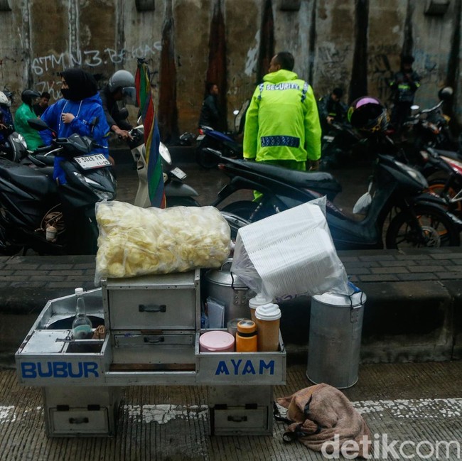 Motor Mogok Imbas Nekat Terobos Banjir Underpass Tambun