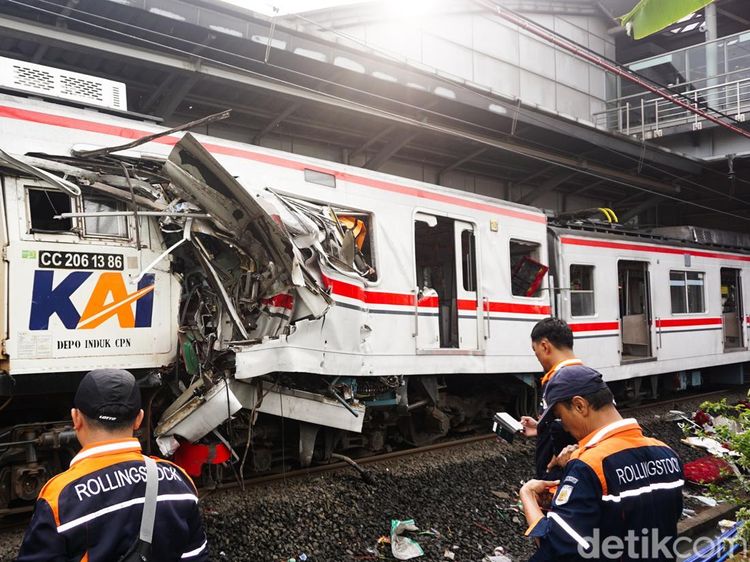 Pascakecelakaan Bekasi Timur, Petugas Telusuri Gerbong Ringsek