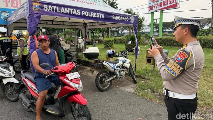 Pelanggar lalu lintas di Sidoarjo