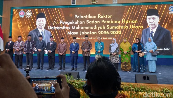 Pelantikan Prof. Dr. Akrim, M.Pd menjadi rektor Universitas Muhammadiyah Sumatra Utara (UMSU) periode 2026-2030.
