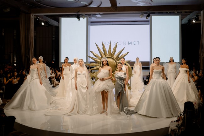 Presentasi koleksi tersebut digelar dalam rangkaian pameran Weddings by Marriott Bonvoy yang berlangsung di The St. Regis Jakarta pada Sabtu (25/4/2026).  (Foto: Dok. Maison Met)