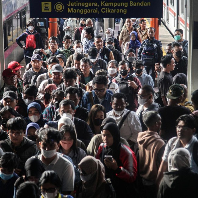 Penumpang Membludak! KRL Dialihkan Usai Insiden Maut di Bekasi Timur