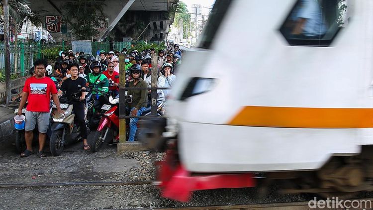 Perlintasan Tanpa Palang Masih Marak, Keselamatan Warga Dipertaruhkan
