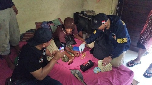 Polisi mengamankan sejumlah barang bukti kasus pencurian perhiasan emas di Tembuku, Bangli, Bali. (Foto: Dok. Humas Polres Bangli)