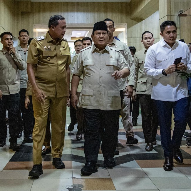 Presiden Prabowo Jenguk Korban Kecelakaan Kereta di RSUD Bekasi