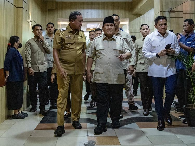 Presiden Prabowo Jenguk Korban Kecelakaan Kereta di RSUD Bekasi