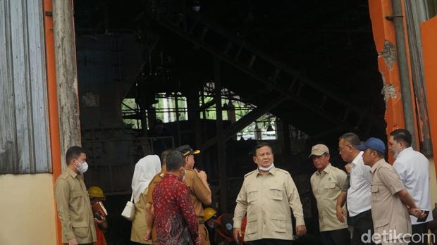 Presiden Prabowo Subianto saat kunjungan ke TPST BLE Kaliori, Kecamatan Kalibagor, Kabupaten Banyumas, Selasa (28/4/2026).