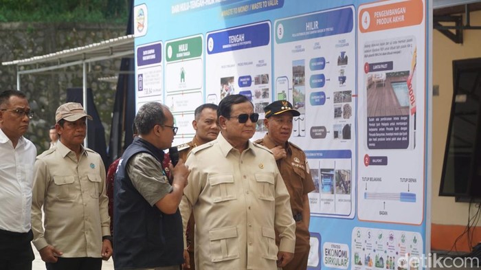 Presiden Prabowo Subianto saat kunjungan ke TPST BLE Kaliori, Kecamatan Kalibagor, Kabupaten Banyumas, Selasa (28/4/2026).