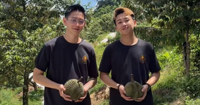 Remaja sukes jualan durian bareng