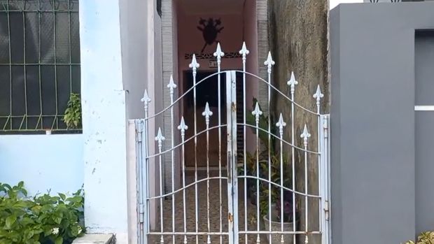 Rumah dengan fasad selebar 1 meter di Solo.