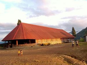Rumah Unik Ini Berdiri di Dua Negara Sekaligus