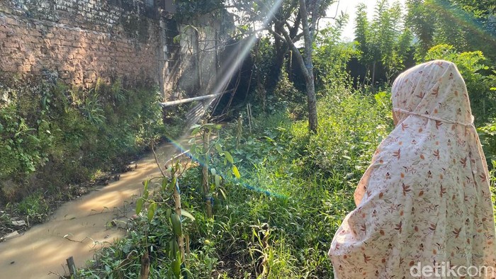 saluran air diduga tercemar limbah dapur MBG