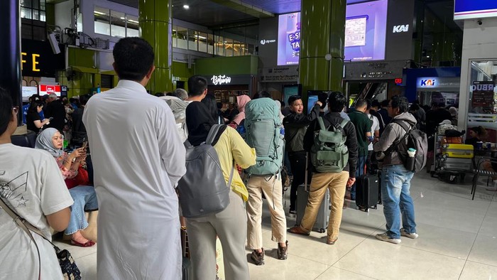 Sejumlah perjalanan KA jarak jauh dari Stasiun Gambir, Jakarta Pusat, dibatalkan hari ini.