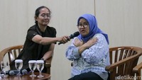 Era modern juga membawa tantangan berupa fenomena self-diagnosis yang dipicu algoritma media sosial. mahasiswa diingatkan agar tidak terjebak pada narasi healing yang keliru, seperti menganggap liburan atau belanja sebagai solusi utama. 
